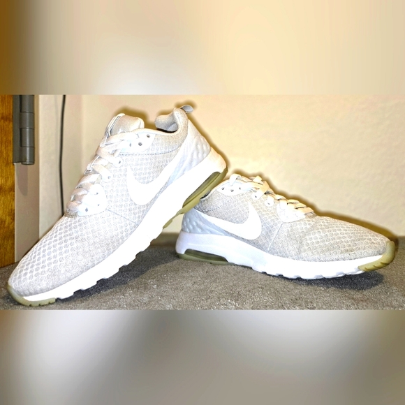 Nike Air Max Motion 833662-010 Platinum White Grey Running Shoes Women Sz 8.5 - Picture 1 of 7